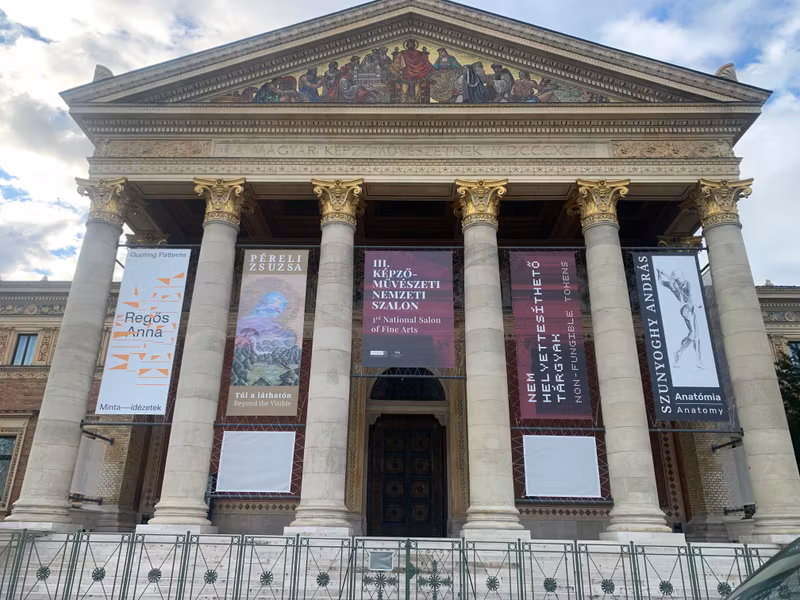 Budapest Private Tour - Hall of Art