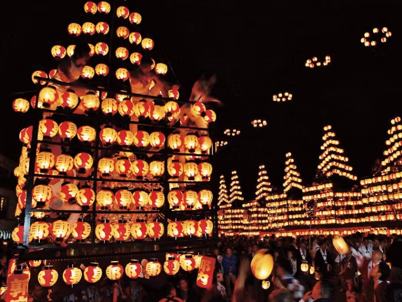 Fukushima Private Tour - The Lantern Festival with 300 lanterns on each 7floats. Inside the lanterns they use real fire. 