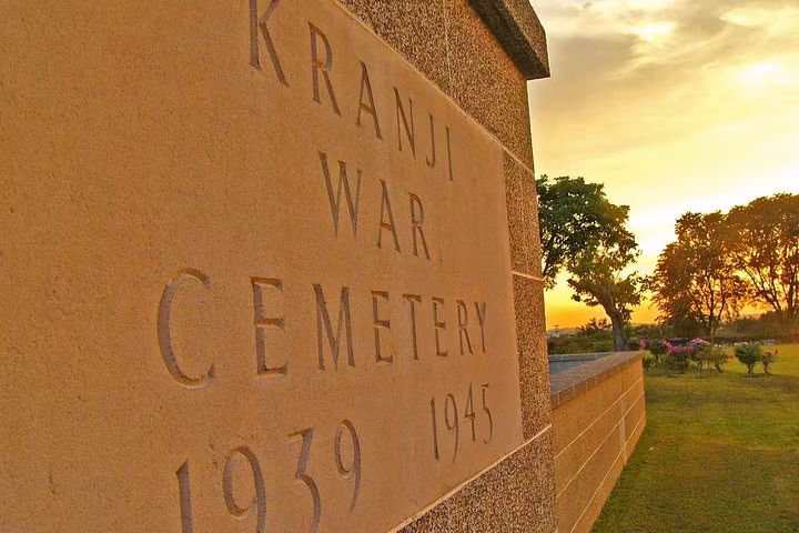Singapore Private Tour - Kanji War Memorial at Sunset