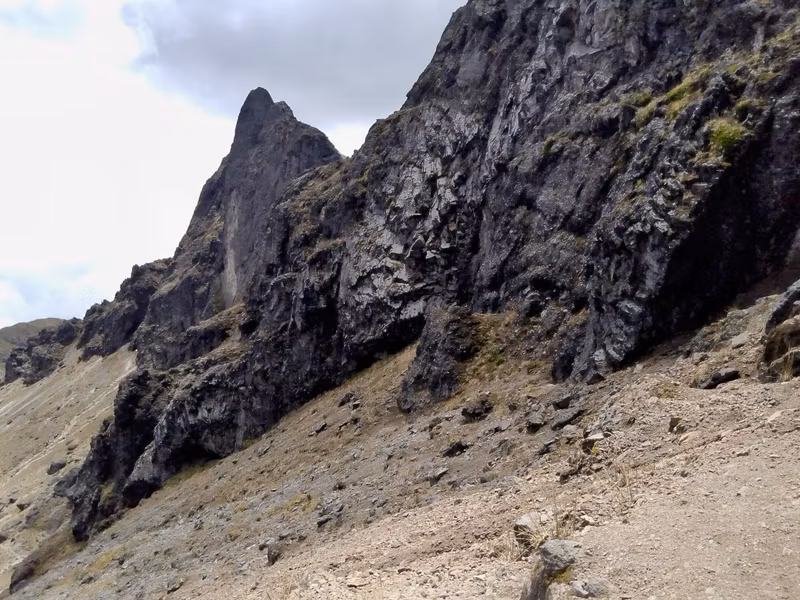 Pichincha Private Tour - Between Rucu Pichincha and Cerro Ladrillos