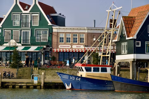 Tour around Dutch countryside: Volendam & Markencover image