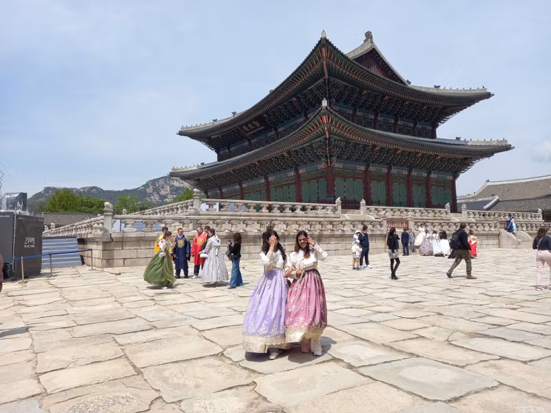 Seoul Private Tour - Geunjeongjeon throune hall