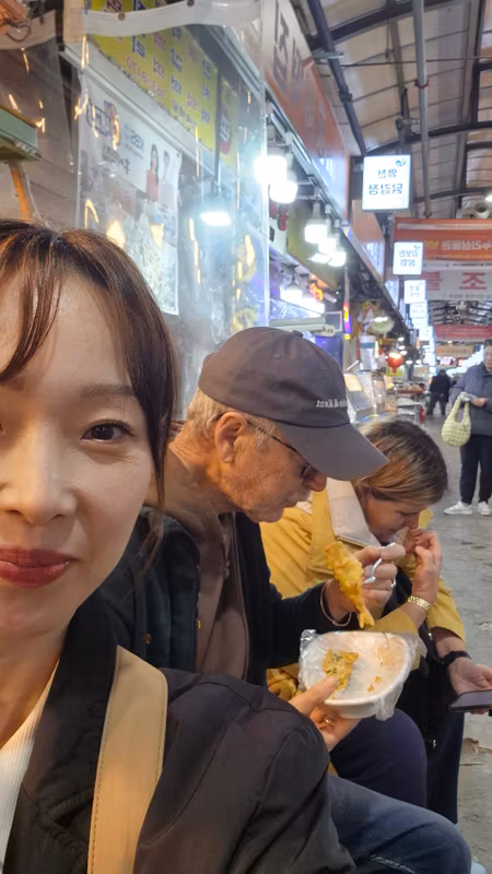 Seoul Private Tour - Enjoying street food!