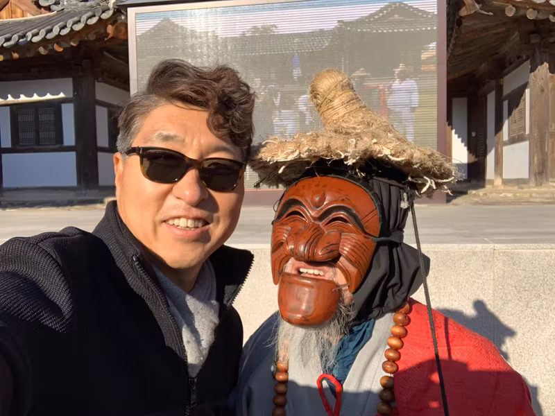 Seoul Private Tour - You can take a picture with dance performers