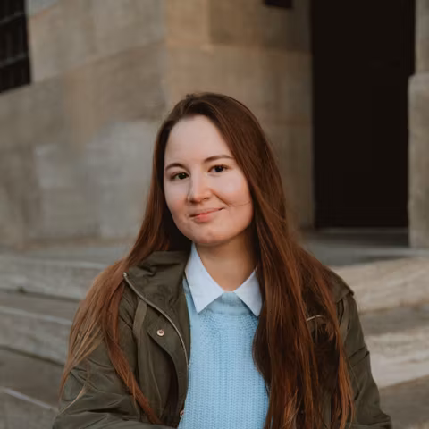 Amsterdam Tour Guide - Elvina S.