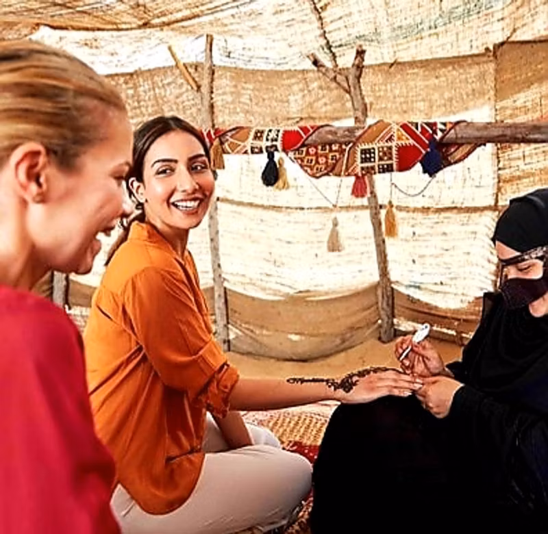 Dubai Private Tour - free Henna tattoo