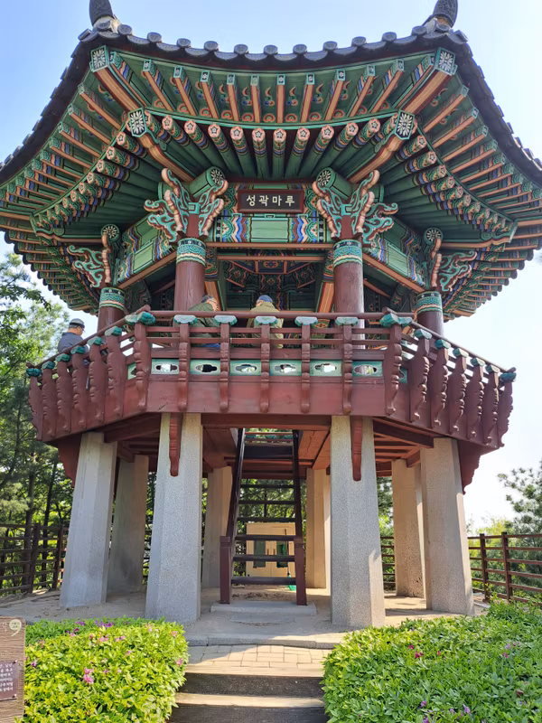 Seoul Private Tour - Namsan Jarak-gil (walking trail)