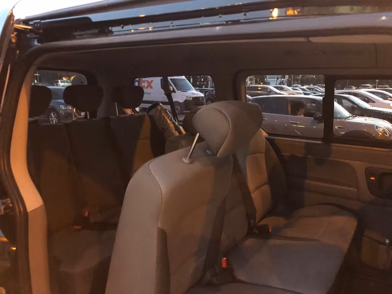 London Private Tour - Standard MiniBus (8 Pax, 6 Check In, 6 Cabin Luggage)