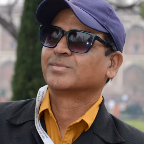 Delhi Tour Guide - Mansur K.