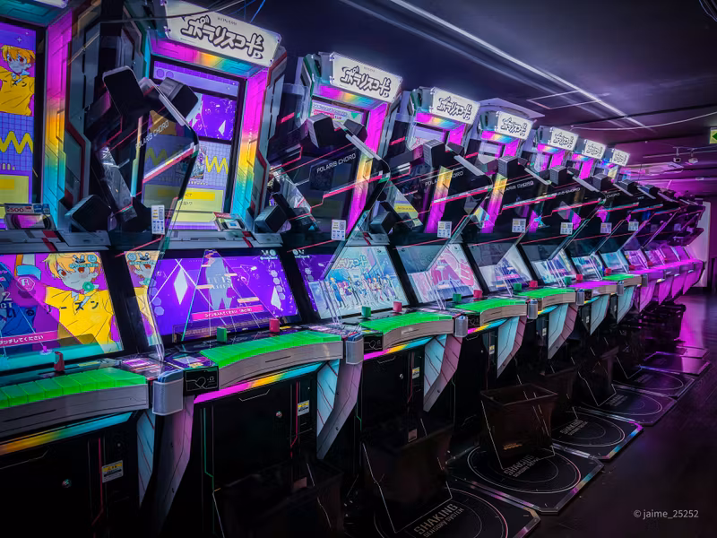 Tokyo Private Tour - The latest games at Gigo Game Center