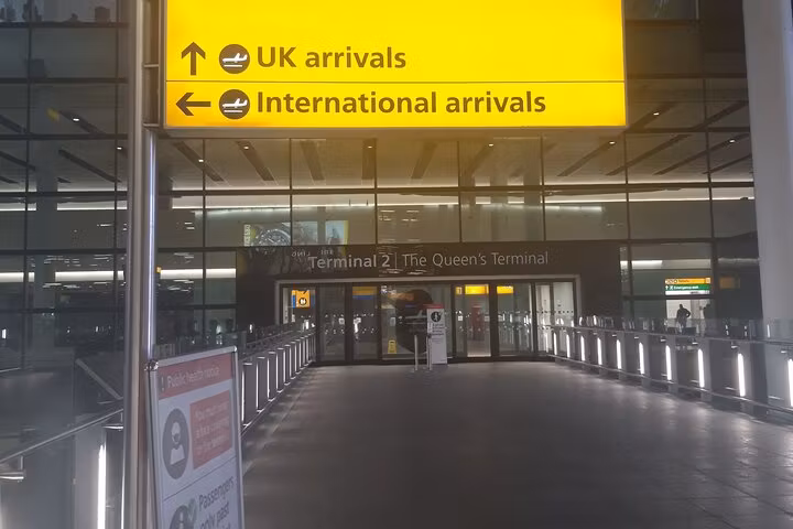 London Private Tour - Airport Arrival Hall