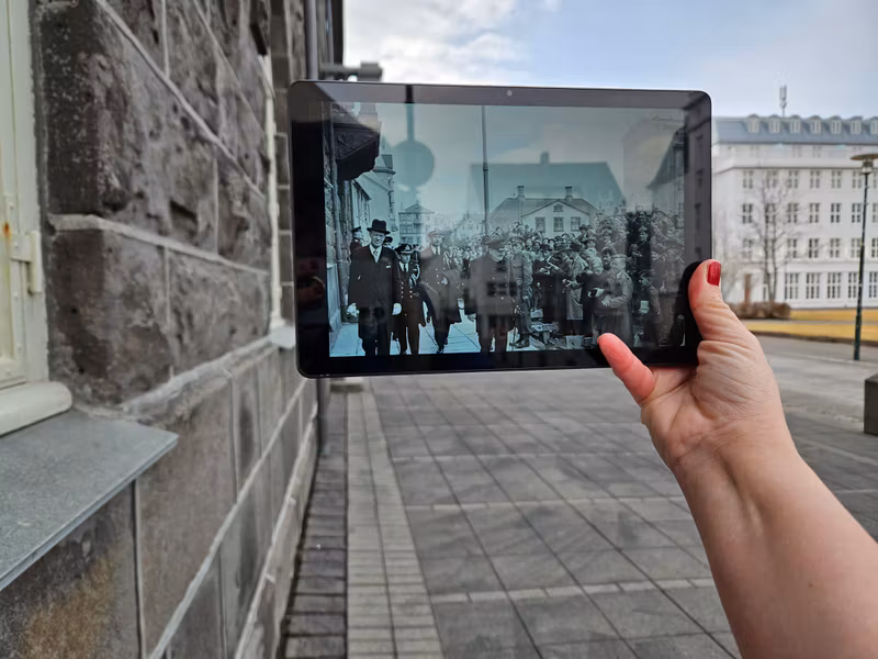 Reykjavik Private Tour - Historical images in location