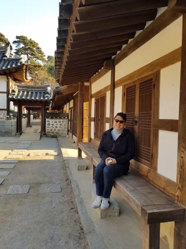 Seoul Private Tour - A long alley of guest rooms