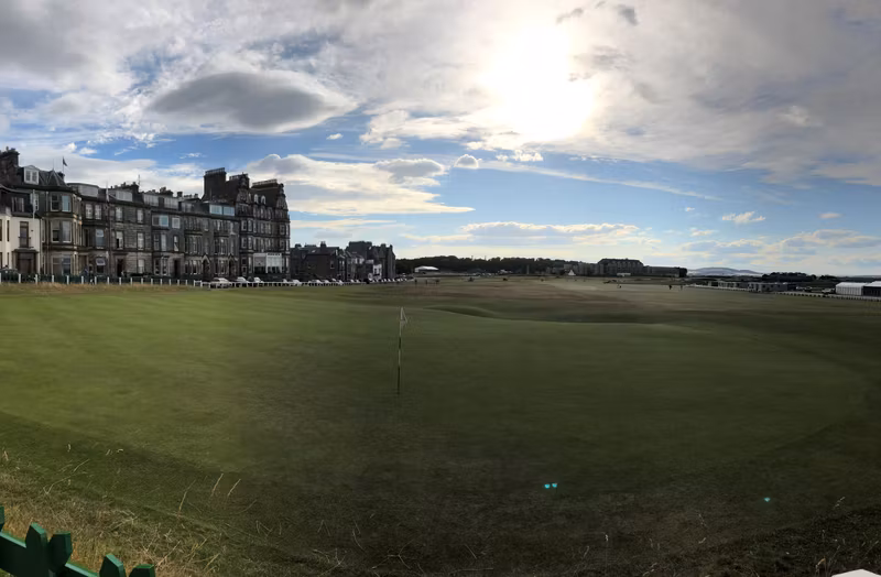 Edinburgh Private Tour - St Andrews Old Course 18th hole