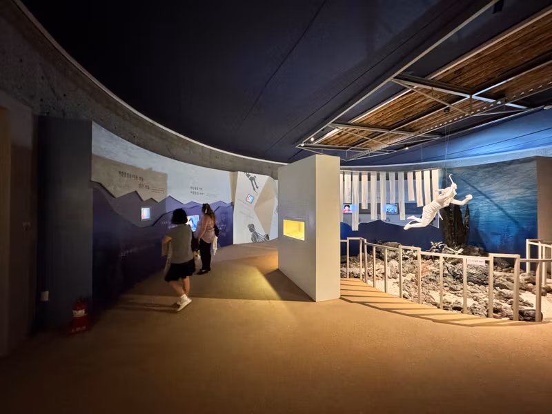 Jeju Private Tour - Jeju Folklore and Natural History Museum