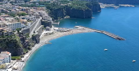 Transfer from Sorrento to Naples with stop in Pompeiicover image