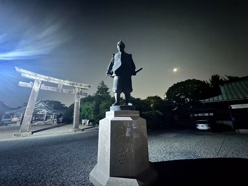 Osaka Private Tour - Toyotomi Hideyoshi statue