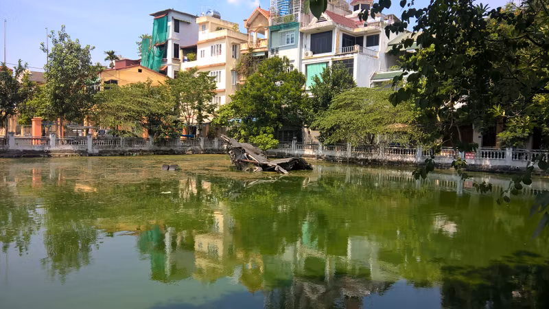 Hanoi Private Tour - Huu Tiep Lake and the Downed B-52