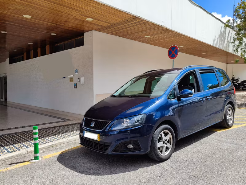 Lisbon Private Tour - 6 seats van