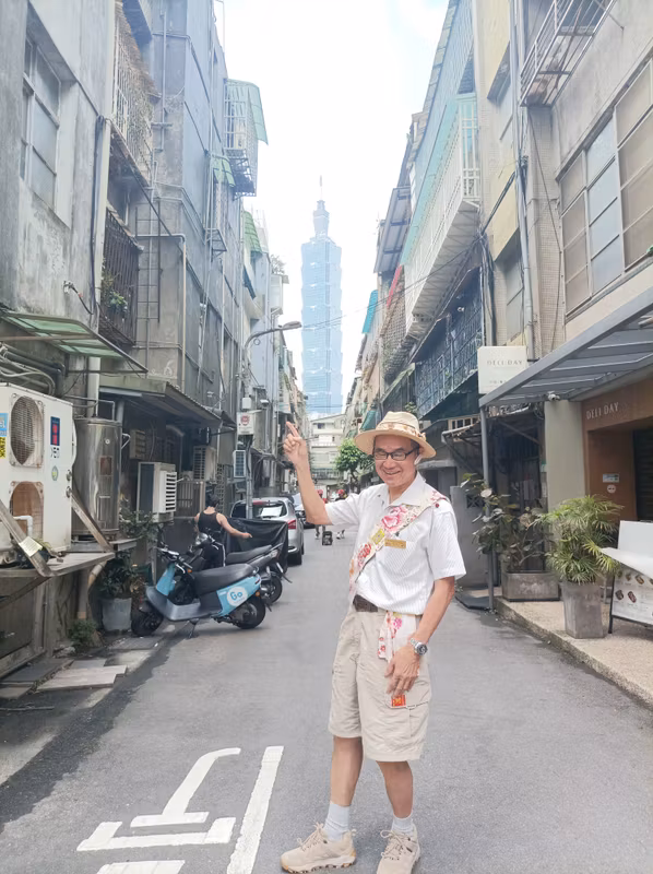 Taipei Private Tour - Taipei 101 in the alley
