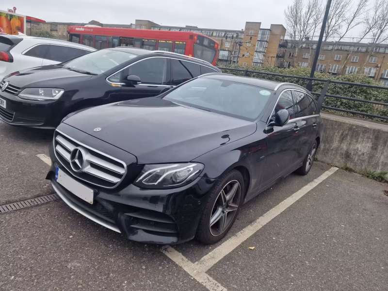London Private Tour - Executive Saloon (3 Pax, 1 Check In 2 Cabin, Luggage)