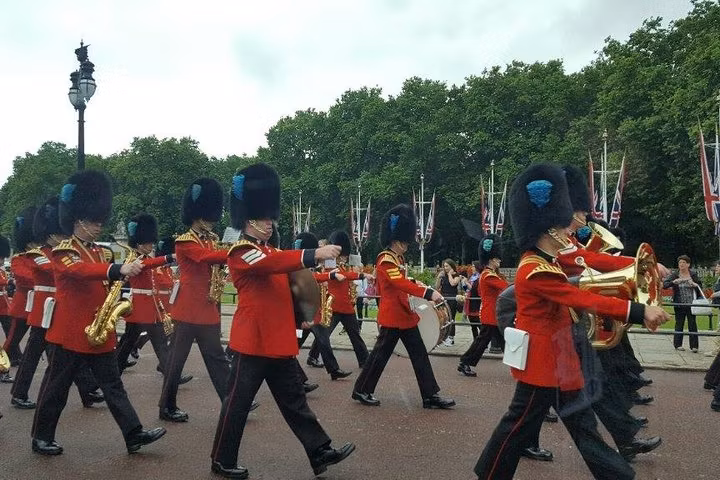 London Private Tour - Buckingham Palace Guards