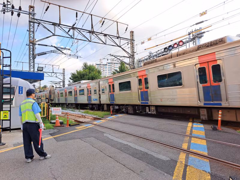 Seoul Private Tour - Ttaeng Ttaeng Street Railway area