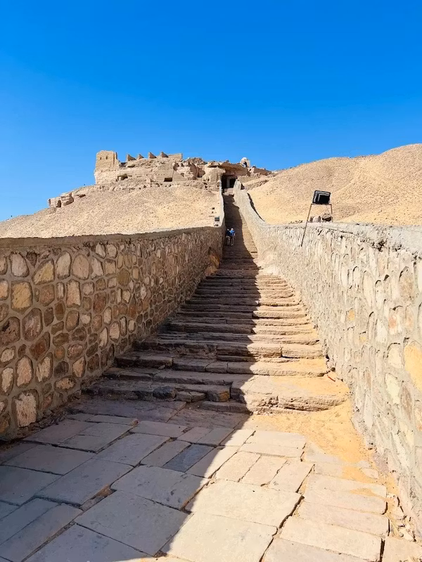 Aswan Private Tour - Ascending steps to the entrance