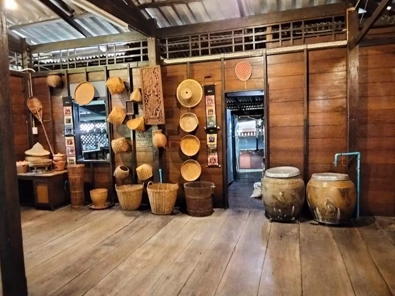 Bangkok Private Tour - Traditional house way