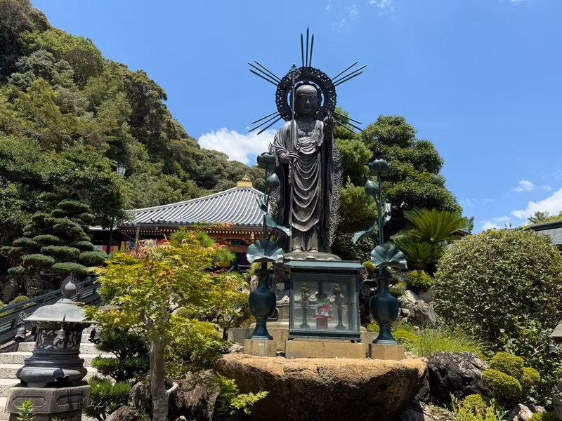 Hyogo Private Tour - This statue is protecting families.