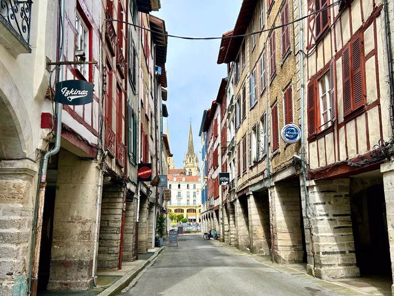 Paris Private Tour - Bayonne charming streets