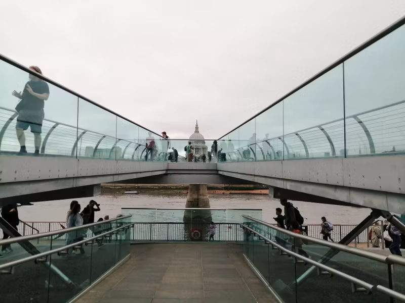 London Private Tour - Millennium Bridge & St. Paul's Cathedral