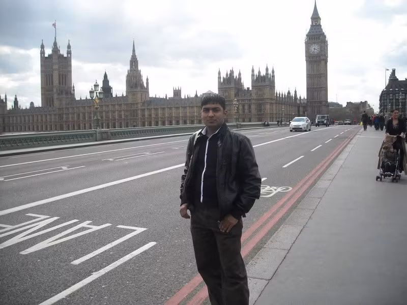 Abu Dhabi Private Tour - London 