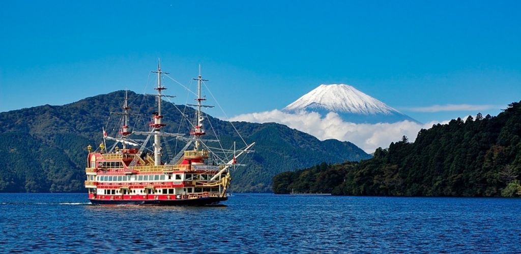 Hakone, Japan. 04th Feb, 2023. Bather is seen takes photo the