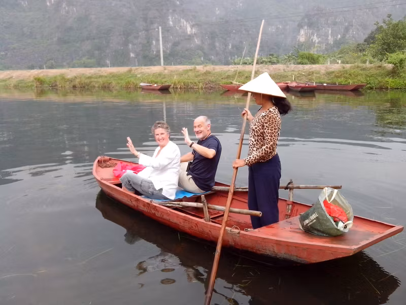Hanoi Private Tour - Sampan in Ninh Binh