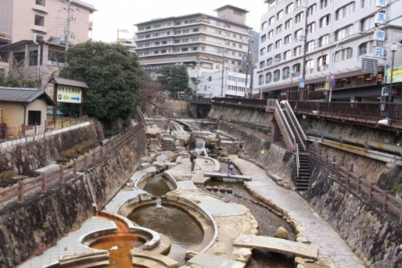 Ella Freya goes to Japanese hot spring (Arima onsen) 