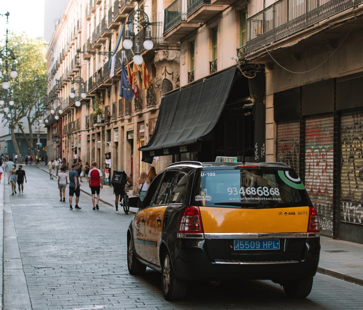 Book a Taxi in Barcelona - La Roca Village Outlet Shopping