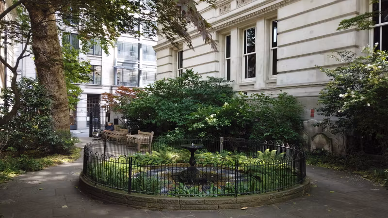 London Private Tour - Postman's Park