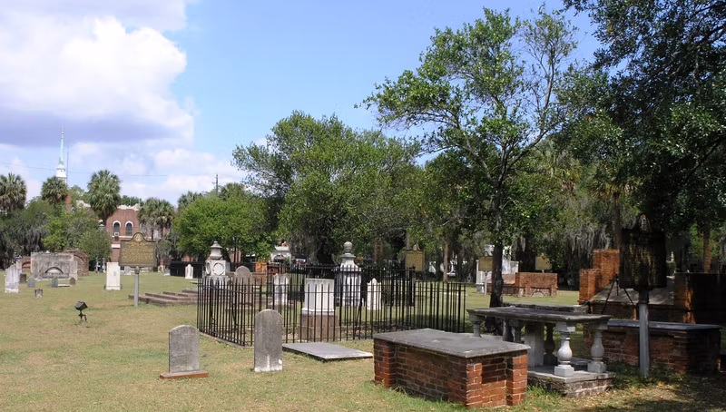 Savannah Private Tour - Learn the truth behind Colonial Park Cemetery