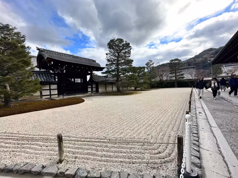 Kyoto Private Tour - the tamajari_Zen-oriented white sand