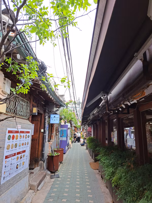 Seoul Private Tour - Ikseon-dong Hanok Street