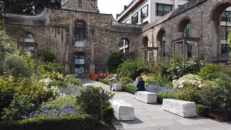 London Private Tour - Christchurch Greyfriars Church Garden