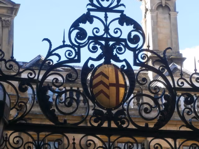 Cambridge Private Tour - Clare College Arms
