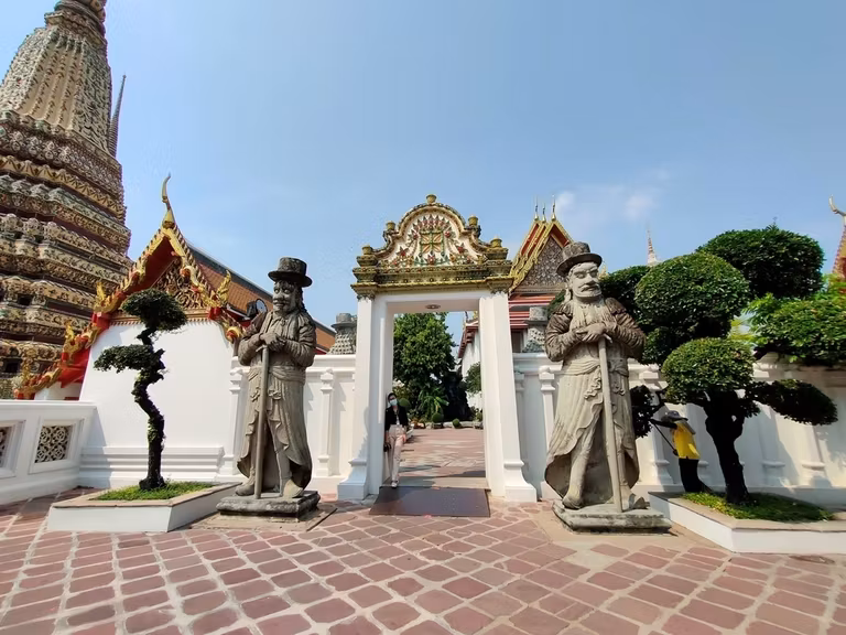 Bangkok Private Tour - Wat Phra Chetuphon