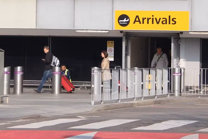 London Private Tour - Heathrow Arrivals