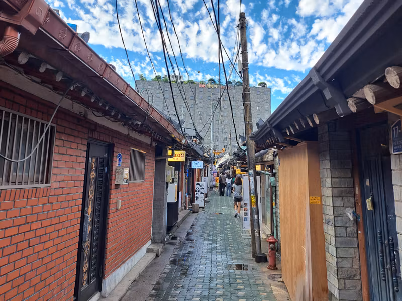 Seoul Private Tour - Ikseon-dong Hanok Street