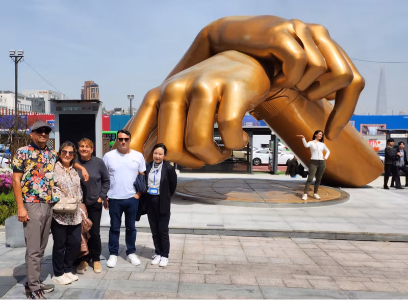 Seoul Private Tour - Gangnam Style Statue 
