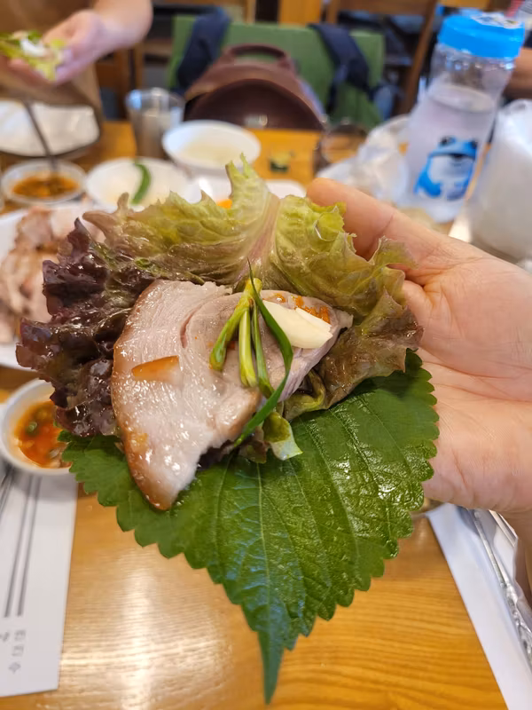 Seoul Private Tour - Jokbal & lettuce