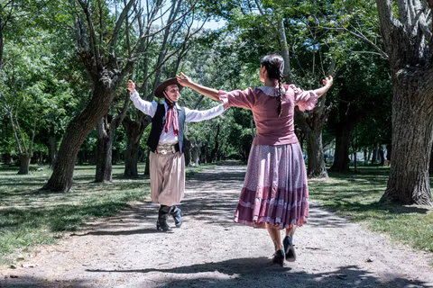 Journée à la rencontre des gauchos à San Antonio de Areco en voiture privée (SUV 4 personnes)cover image