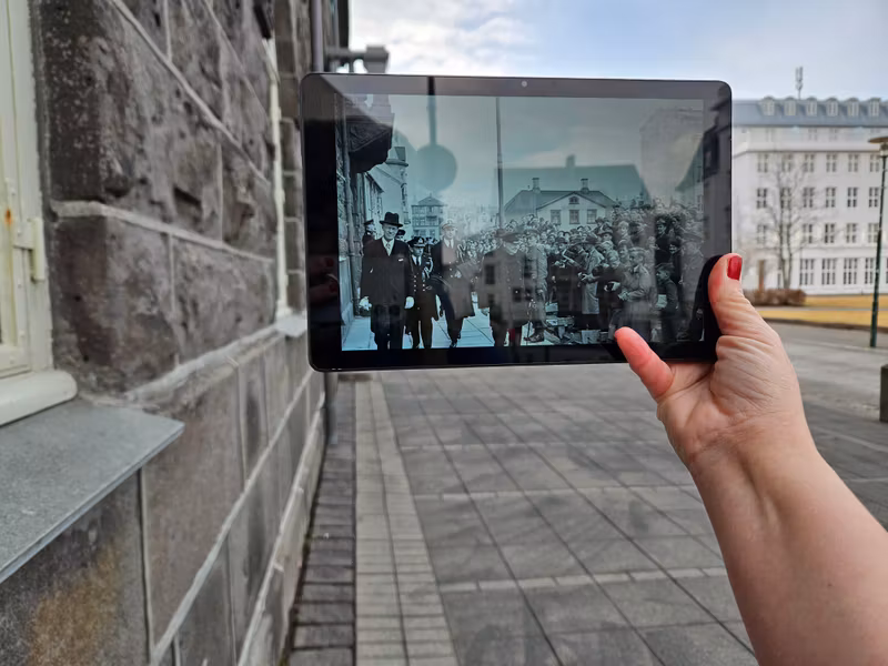 Reykjavik Private Tour - Historical photos in situ